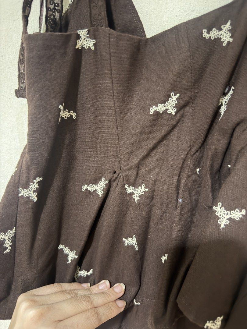 Zara Embroidered Lace Top (Category: Sleeveless) located in Carmona. Submitted by beaburrito (Listing ID 1468815834, Image 3). Description: .