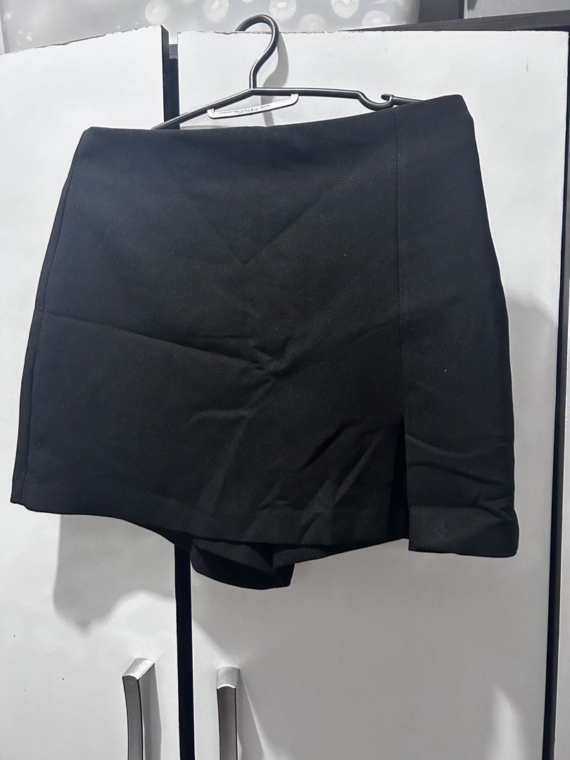 Zara High-Waisted Side-Slit Black Skort (Category: Other Bottoms) located in Pasig City. Submitted by ladyleslieisletavelarde4902 (Listing ID 1468786001, Image 3). Description: The ultimate chic & practical wardrobe piece—featuring an asymmetric wrap skirt overlay with a subtle front side slit and built-in shorts underneath. Brand: Zara Color: Classic Solid Black Tag Size: EUR M / USA M / MEX 28 Style: High-Waisted Side-Split Wrap Skort.