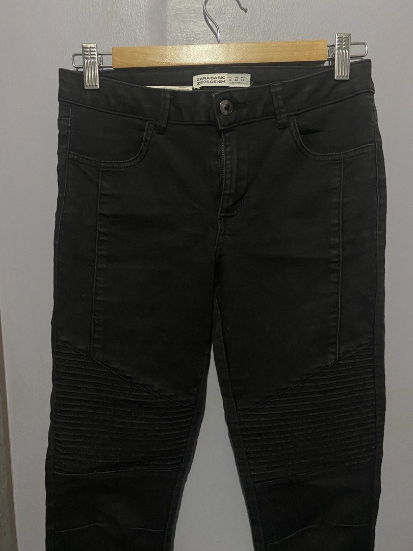 Zara Jeans (Category: Jeans) located in Naga. Submitted by thee.clutter.er (Listing ID 1468908689, Image 1). Description: fits s - m mid rise zipper design on hem.