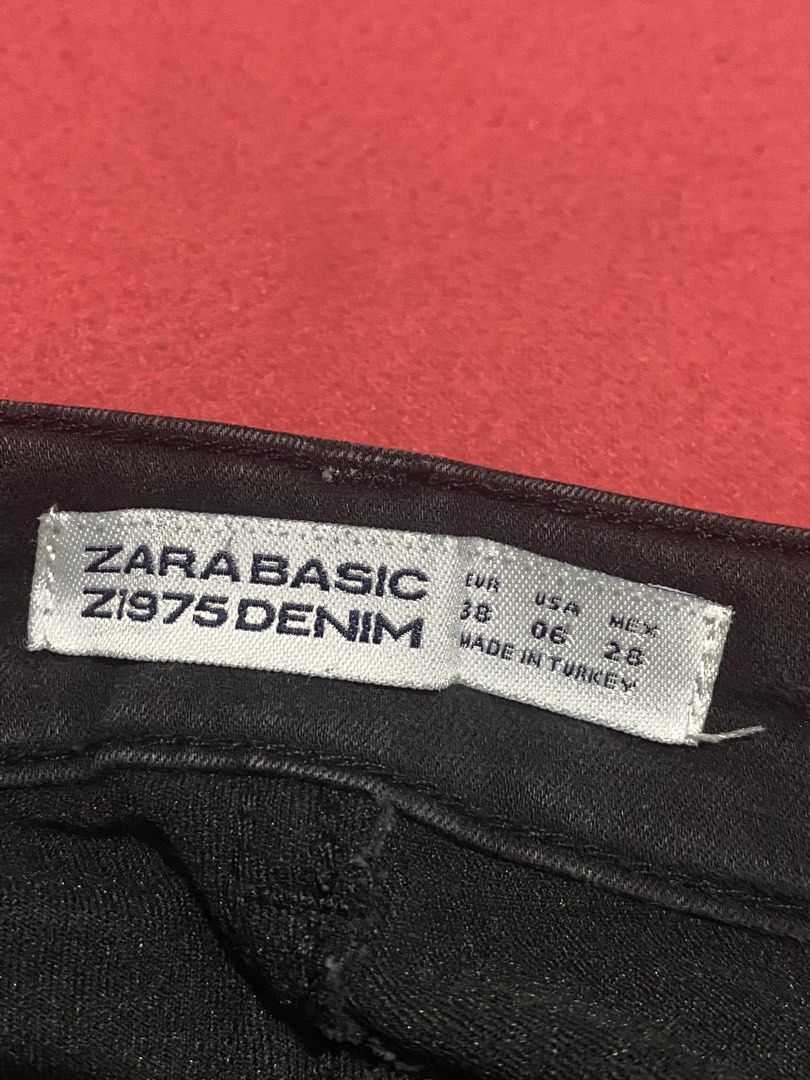 Zara Jeans (Category: Jeans) located in Naga. Submitted by thee.clutter.er (Listing ID 1468908689, Image 2). Description: fits s - m mid rise zipper design on hem.