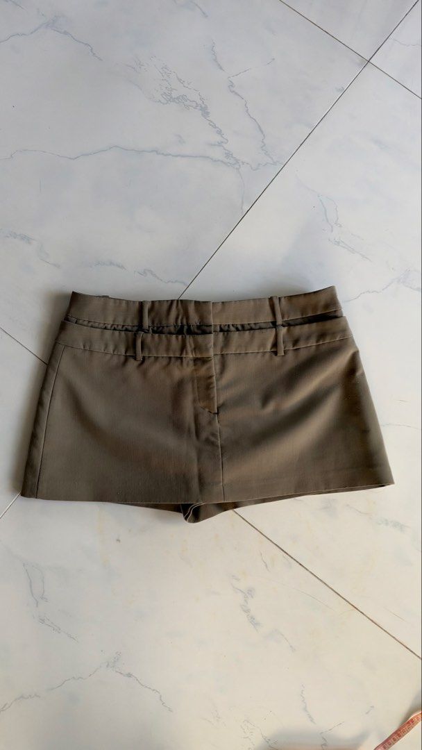 Zara Khaki Double Belt Skort (Category: Skirts) located in Manila. Submitted by patc20 (Listing ID 1468791429, Image 2). Description: - Original Zara but cut tag - Size: XL - Color: Olive green .