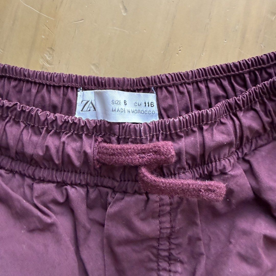 Zara Kids Cargo Pants Size 6 116cm (Category: Babies & Kids Fashion) located in Calamba. Submitted by letsygread9 (Listing ID 1468740579, Image 2). Description: - Brand: Zara - Item: Kids Cargo Pants - Color: Deep Purple - Size: 6 (116 cm) - Material/Origin: Made in Morocco - Waist: Elastic waistband with adjustable drawstring - Pockets: Practical utility pockets on sides and back legs - Condition/Use: Great everyday trousers for kids.