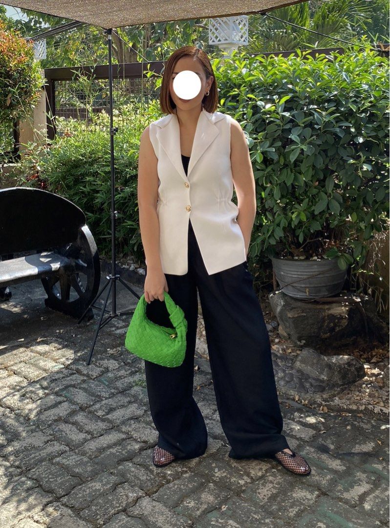 Zara knit vest (Category: Sleeveless) located in Dagupan City. Submitted by lejgumiran07 (Listing ID 1468813604, Image 1). Description: Authentic Used once Super nice in actual 😍.