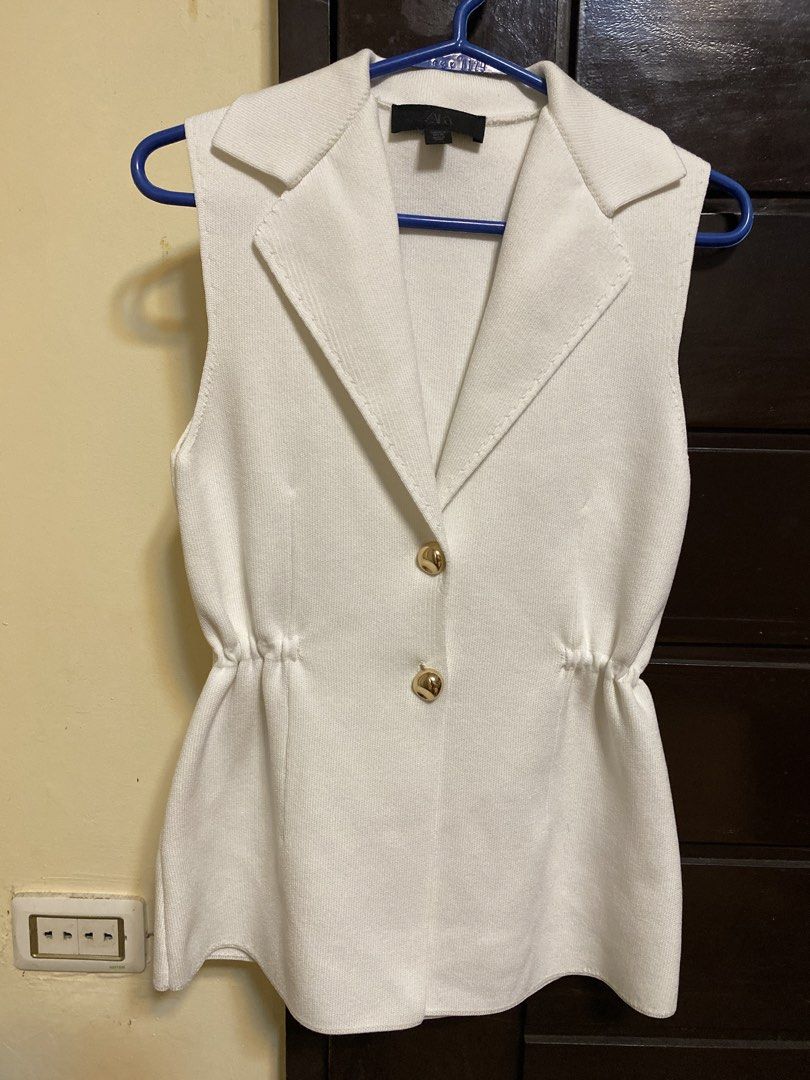 Zara knit vest (Category: Sleeveless) located in Dagupan City. Submitted by lejgumiran07 (Listing ID 1468813604, Image 2). Description: Authentic Used once Super nice in actual 😍.