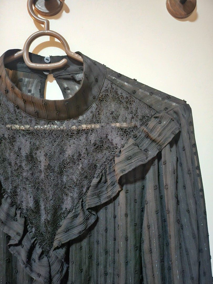 Zara Lace Long Sleeves (Black) (Category: Longsleeves) located in Quezon City. Submitted by nndvy (Listing ID 1468853918, Image 3). Description: - Brand: Zara (bought from Trinoma) - Size: L - Bust Width: 56cm - Length: 65cm - Condition: Never worn. No flaws to declare - RFS: Decluttering - MOP: Gcash, BPI, Unionbank, BDO - Delivery: GrabExpress, Lalamove, LBC (shouldered by buyer).