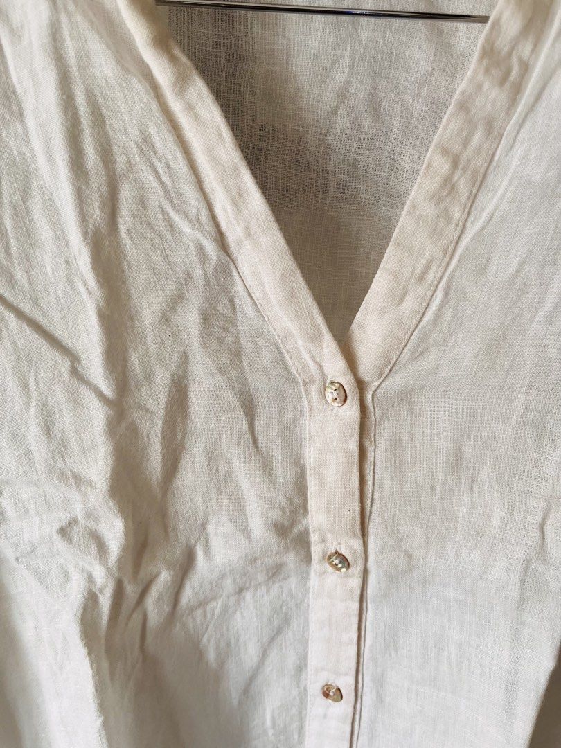 ZARA LINEN SHIRT (Category: Shirts) located in Pasig City. Submitted by fruitselling (Listing ID 1468757913, Image 3). Description: ☁️ 100 linen dirty white shirt ☁️ W 23 inches L 25 inches .