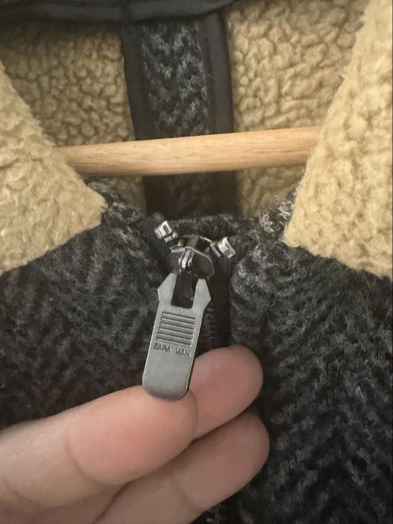 ZARA MAN GRAY WOOL FLEECE LINED COLLARED ZIP UP JACKET (L) (Category: Coats, Jackets and Outerwear) located in Lipa City. Submitted by upcycle_alley (Listing ID 1468797337, Image 3). Description: .