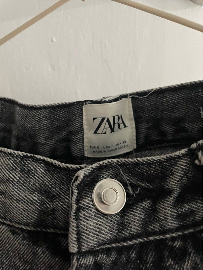 Zara Mom Shorts (Category: Shorts) located in Bulacan. Submitted by shlytf (Listing ID 1468790751, Image 3). Description: size 26-28 foldable short msg for more deets!.