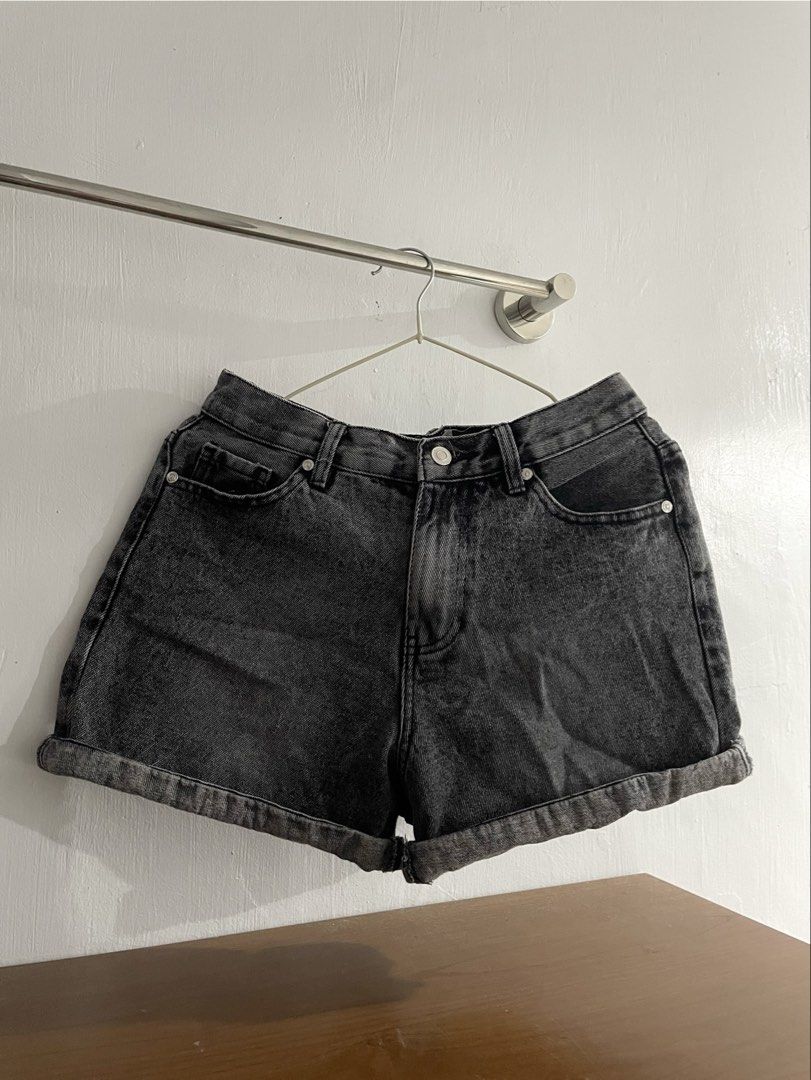 Zara Mom Shorts (Category: Shorts) located in Bulacan. Submitted by shlytf (Listing ID 1468790751, Image 1). Description: size 26-28 foldable short msg for more deets!.