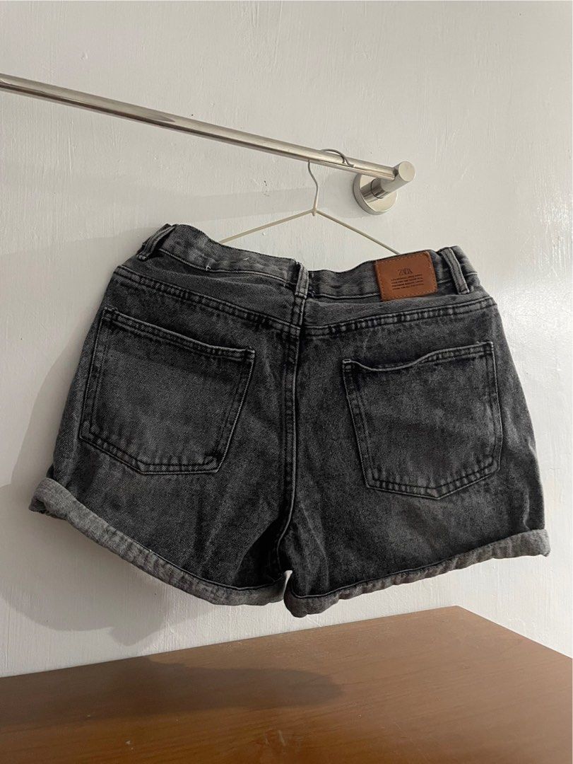 Zara Mom Shorts (Category: Shorts) located in Bulacan. Submitted by shlytf (Listing ID 1468790751, Image 2). Description: size 26-28 foldable short msg for more deets!.