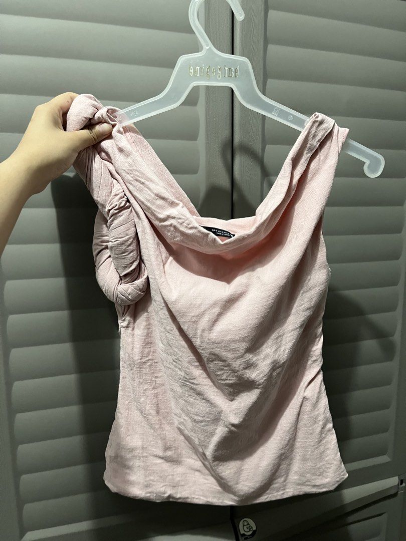 Zara One Sided Top (Category: Blouses) located in Cagayan de Oro. Submitted by prelovederela (Listing ID 1468782541, Image 1). Description: used once only ganda ng fit neto rfs gained weight.