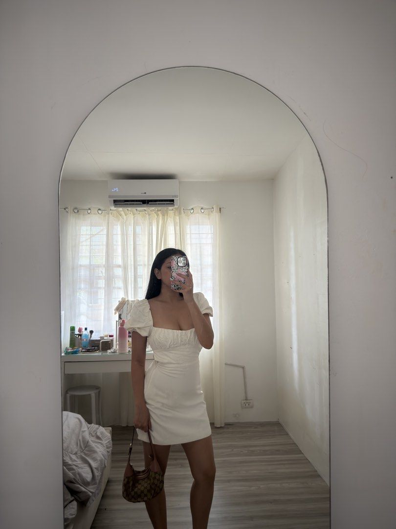 Zara Puff Sleeve Mini Dress (Category: Dresses) located in Las Pinas. Submitted by _audi (Listing ID 1468766819, Image 1). Description: Condition: Worn once for a quick photo shoot, no stains or damage .