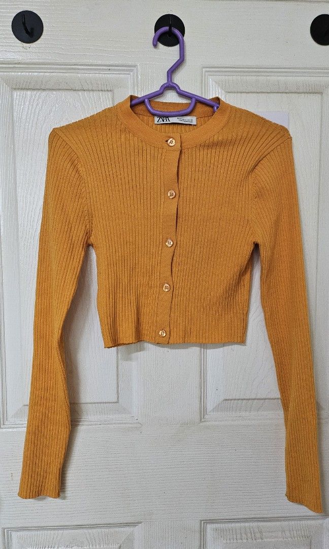 Zara Ribbed Cardigan (Category: Coats, Jackets and Outerwear) located in Baguio. Submitted by k_style_co_preloved (Listing ID 1468766274, Image 1). Description: .