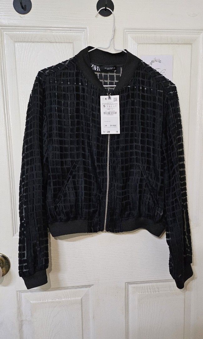 Zara Sheer Bomber Jacket (Category: Coats, Jackets and Outerwear) located in Baguio. Submitted by k_style_co_preloved (Listing ID 1468739478, Image 3). Description: ON SALE! SALE! SALE! 🎉 ✨ SALE GUIDELINES ✨ 📌 Fixed Price Only – All sale items are offered at their final prices. No haggling or further negotiations, please. ❤️ 📏 Flat-Lay Measurements: M size 🔎 Flaws/Remarks: Authentic 💯 Please check the item details carefully before placing yo