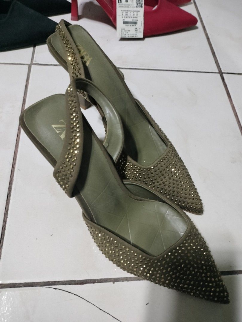 Zara size 7 (Category: Heels) located in Quezon City. Submitted by dex.colletions (Listing ID 1468867926, Image 2). Description: take all.