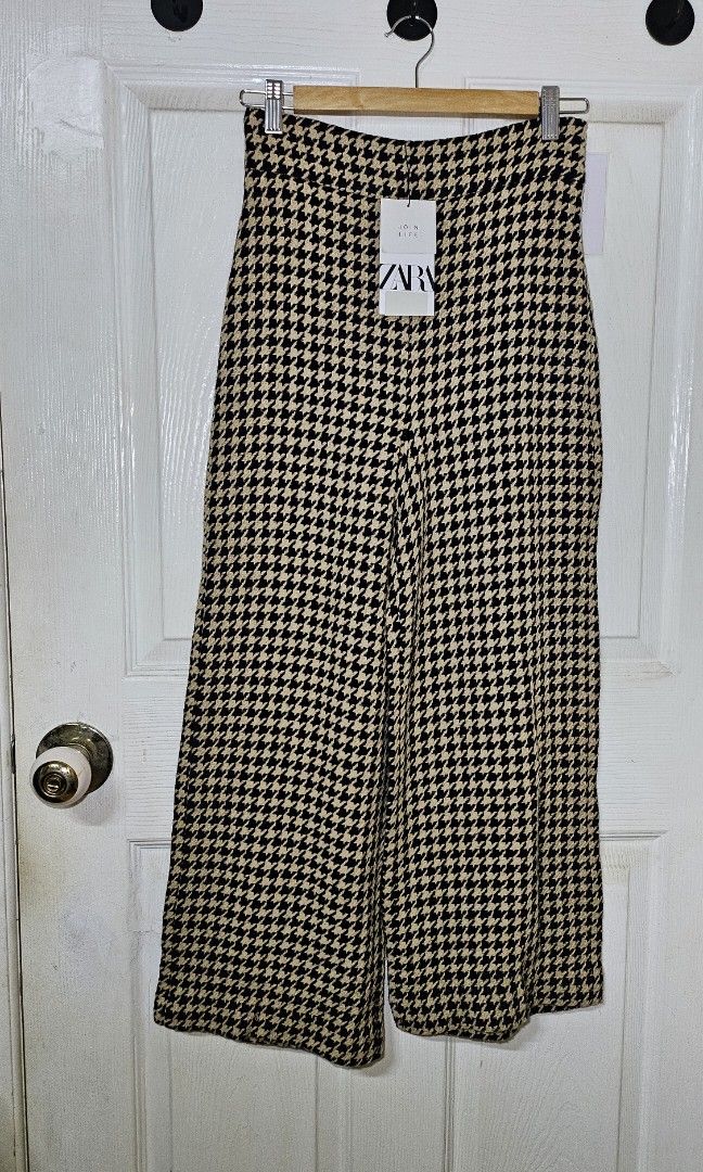 Zara Tweed Culottes Pants (Category: Other Bottoms) located in Baguio. Submitted by k_style_co_preloved (Listing ID 1468746687, Image 3). Description: ON SALE! SALE! SALE! 🎉 ✨ SALE GUIDELINES ✨ 📌 Fixed Price Only – All sale items are offered at their final prices. No haggling or further negotiations, please. ❤️ 📏 Flat-Lay Measurements: xs-s 25-26 waistline 🔎 Flaws/Remarks: Brandnew Please check the item details carefully before placing your o