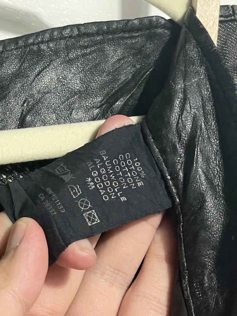 Zegna Sport Denim (Category: Luxury Apparel) located in Rizal. Submitted by akoheats (Listing ID 1468879874, Image 3). Description: Fair Condition ✨ Issue: Stains Pin Holes Size: 33inches 41” length 📌 Accepts layaway (up to 15 days) ❗️Check item carefully before purchasing ❗️No returns or exchanges after purchase.