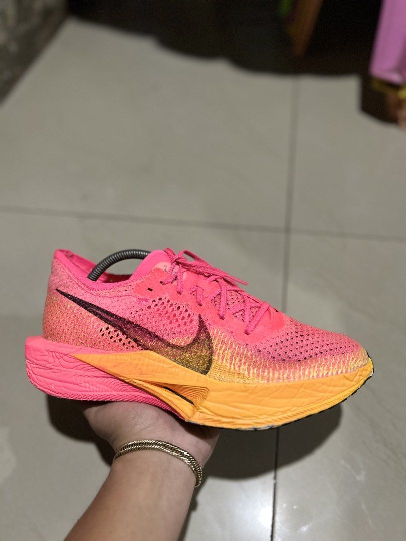 ZoomX Vaporfly (Category: Sneakers) located in Cebu City. Submitted by cyrilk1cks (Listing ID 1468759880, Image 1). Description: .