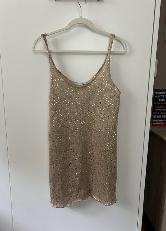 Z@R@ Sequin Knit Mini Dress - Small (Category: Dresses) located in Cebu City. Submitted by ChaKoleksyon (Listing ID 1468768120, Image 2). Description: gold / champagne shimmering sequined finish, scoop neckline and delicate spaghetti straps * pwede din e layer ng bikini .