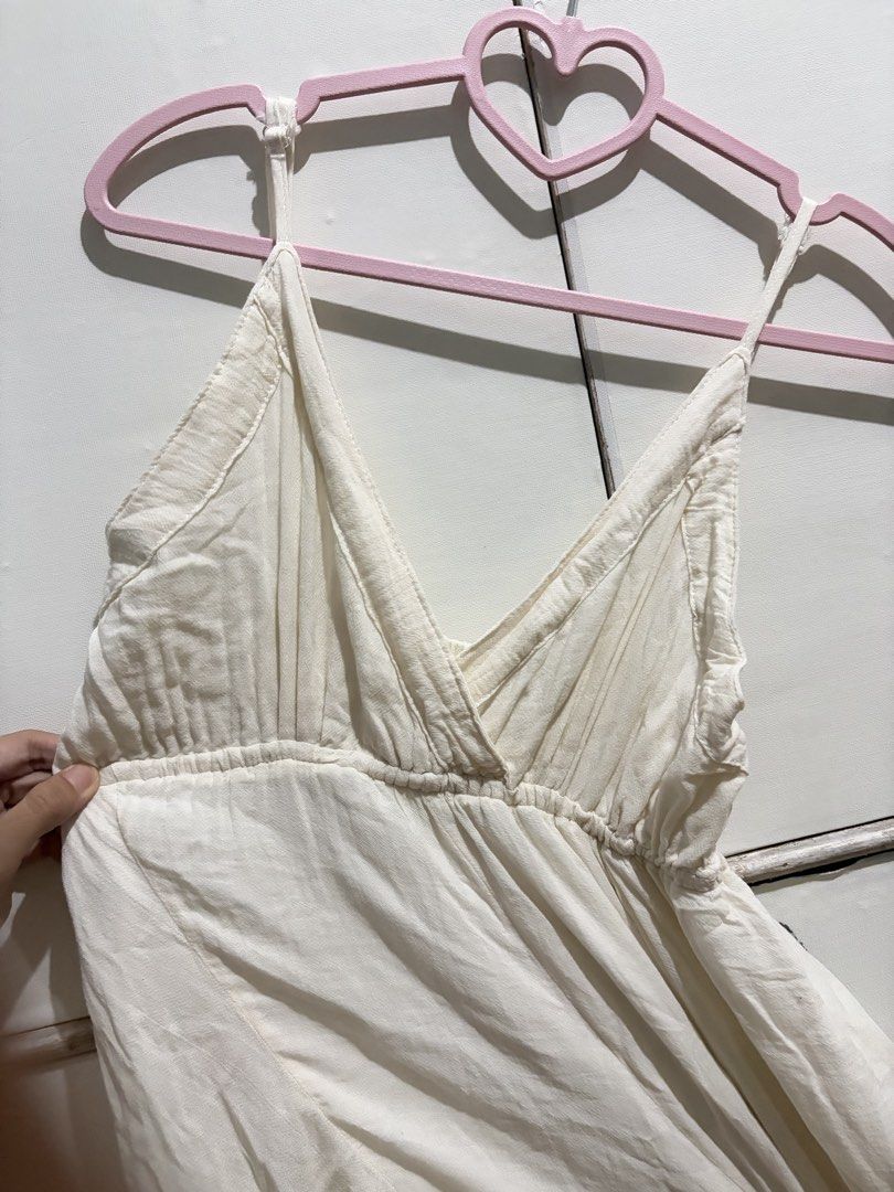 100% Cotton Flowy Asymmetrical Halter Dress (Category: Dresses) located in Pilar. Submitted by vixenlaced (Listing ID 1468977598, Image 2). Description: xs-semi m.