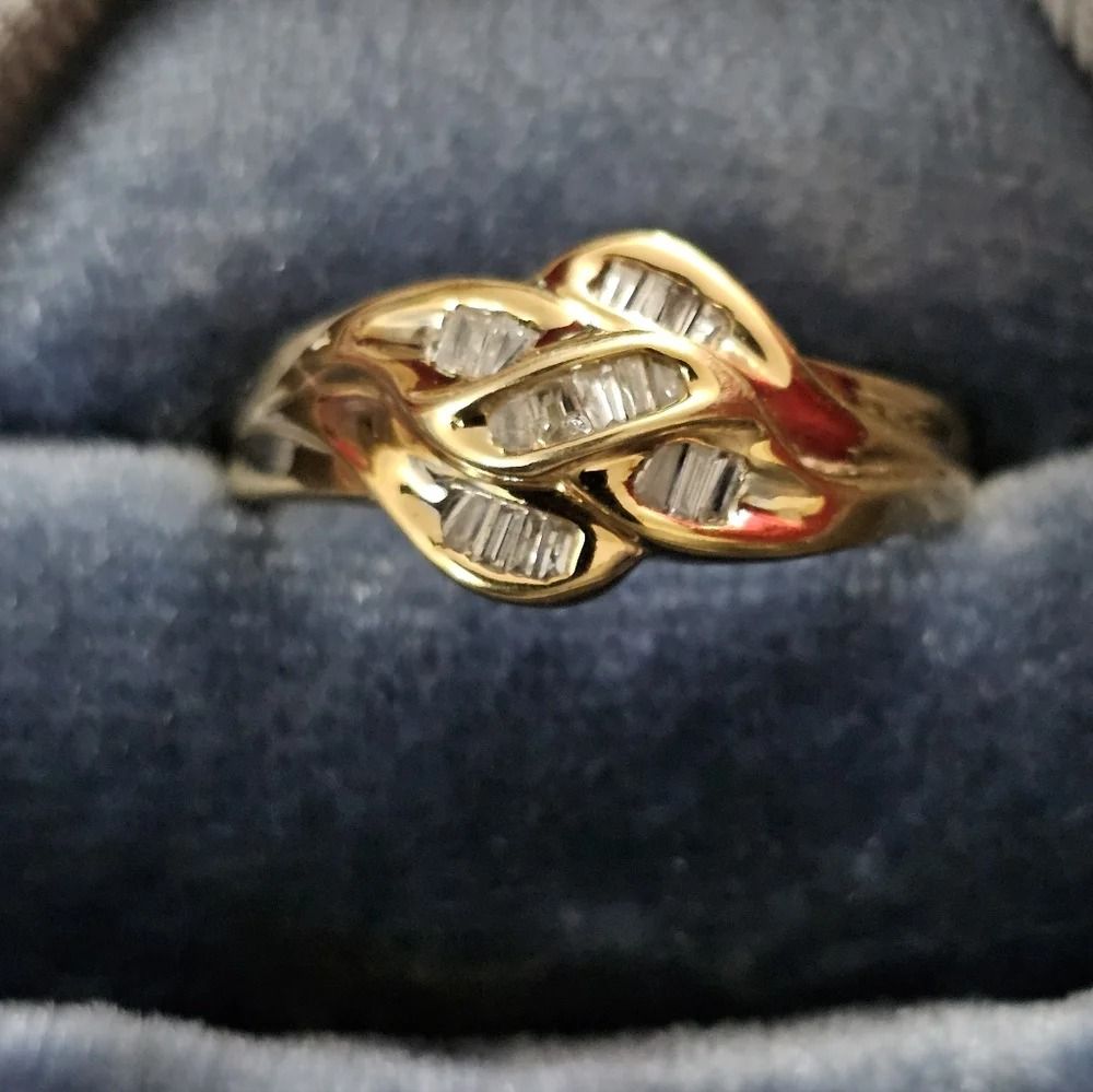 10k solid yellow Gold diamond ( rd) marked 10 size 8 (2.2g) (Category: Body Jewelry) located in Dumaguete. Submitted by kathgoldvintagepreowned (Listing ID 1469076745, Image 1). Description: Item is in good condition. Some wear. Scratches maybe visible. Measurements in pictures. Size 8.5.