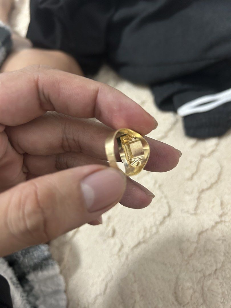 18k Gold ring (unisex) (Category: Jewelry) located in Manila. Submitted by fastphoenix-0e4c (Listing ID 1469104056, Image 3). Description: (18k Gold Ring) 3.6grams Size 10.5 to 11 No issue Almost brandnew Thanks! 🙂.