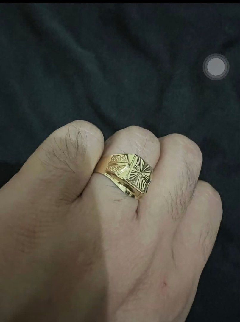18k Gold ring (unisex) (Category: Jewelry) located in Manila. Submitted by fastphoenix-0e4c (Listing ID 1469104056, Image 2). Description: (18k Gold Ring) 3.6grams Size 10.5 to 11 No issue Almost brandnew Thanks! 🙂.