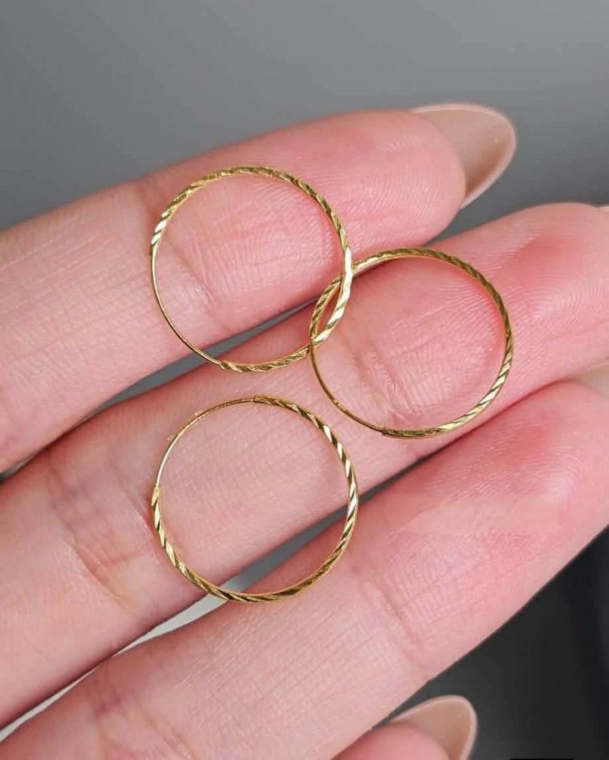 18K Saudi Gold 15mm Diacut Earloop (Category: Earrings) located in Caloocan City. Submitted by cheskhaionlinestore2.0 (Listing ID 1468946912, Image 3). Description: 18K Pure Saudi Gold 15mm Diacut Earloop ₱3100 only 📌 🍒 Pawnable/ Nasasangla💯 🍒 Brandnew 💯 🍒 Ship via JNT/ LBC 🍒 Lalamove for same day delivery 🍒 We accept COD COP with downpayment to avoid cancellation of orders ⚡ How to Order? Please feel free to message us directly 🙏🏻 Ches