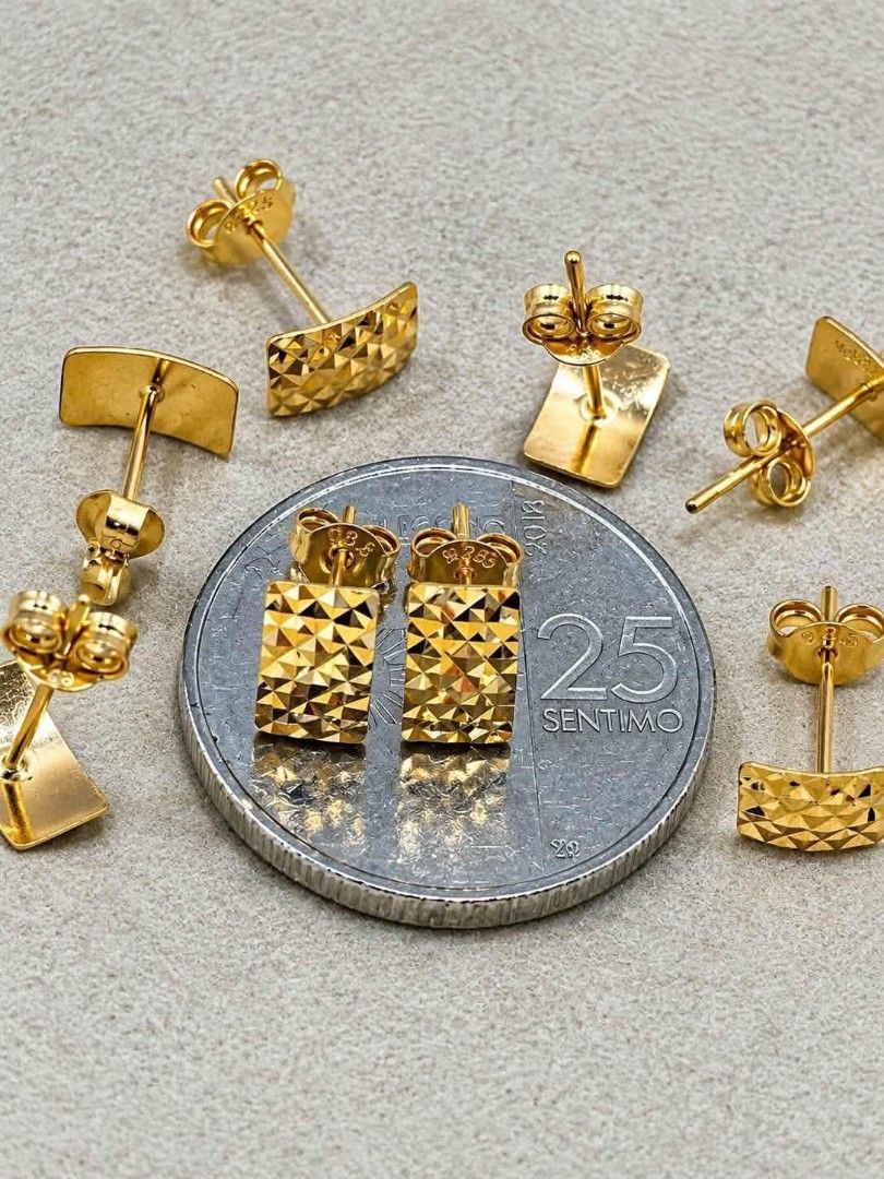 18K Saudi Gold Square Diacut Earrings (Category: Earrings) located in Caloocan City. Submitted by cheskhaionlinestore2.0 (Listing ID 1468946974, Image 2). Description: 18K Pure Saudi Gold Square Diacut Earrings ₱3200 only 📌 🍒 Pawnable/ Nasasangla💯 🍒 Brandnew 💯 🍒 Ship via JNT/ LBC 🍒 Lalamove for same day delivery 🍒 We accept COD COP with downpayment to avoid cancellation of orders ⚡ How to Order? Please feel free to message us directly 🙏�