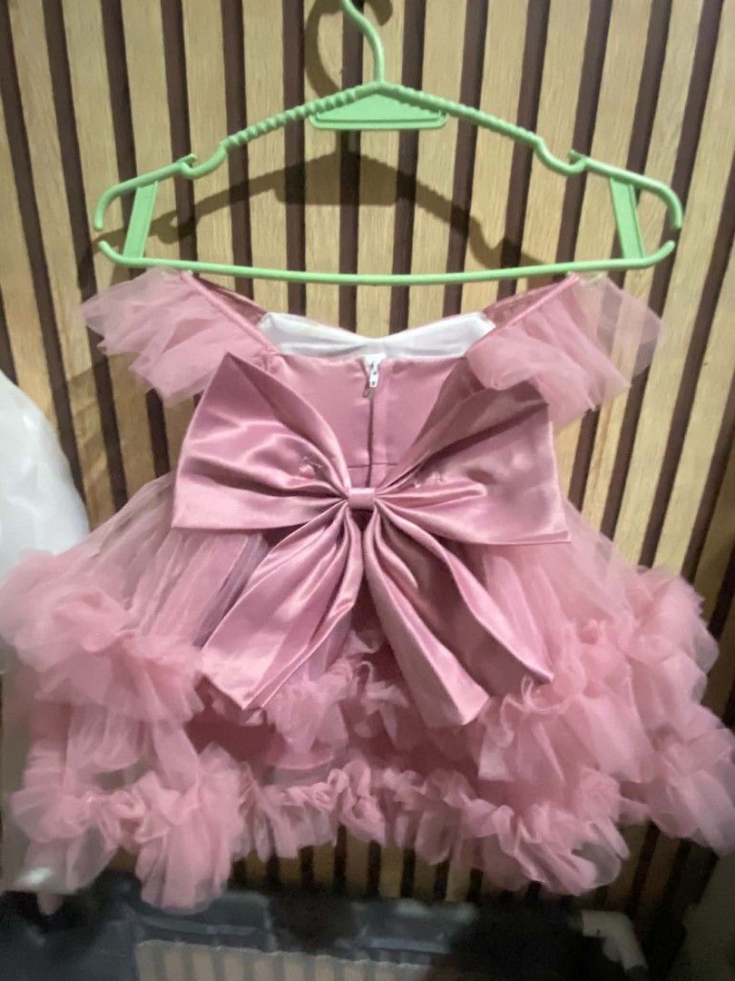 1st birthday gown pink (Category: Babies & Kids Fashion) located in Cavite. Submitted by tanyasy2729 (Listing ID 1469127519, Image 2). Description: this is preloved clothes please manage your expectations. available ship via shop33 check out for minimal shipping ₱50.
