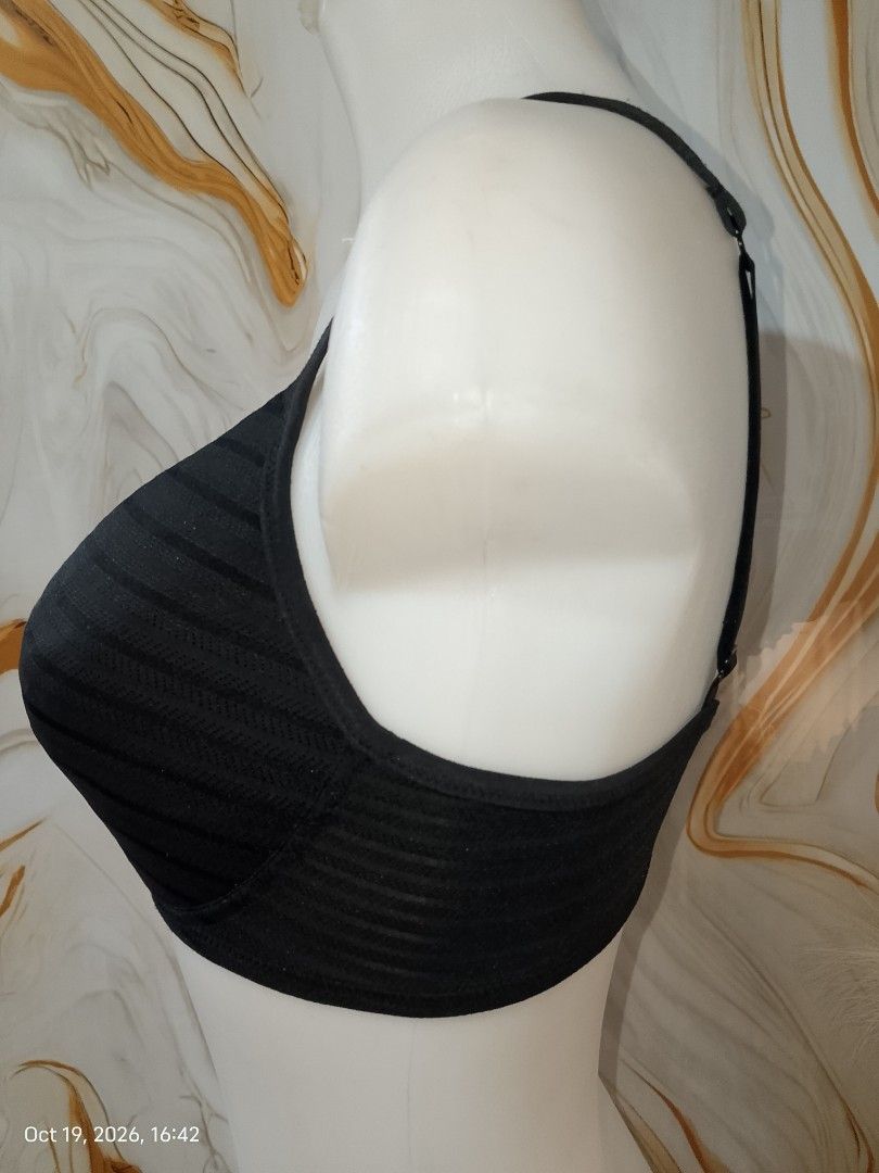 34d Warners bra nonwire thin soft pads (Category: Undergarments & Loungewear) located in Manila. Submitted by truecrystal-1407 (Listing ID 1469014522, Image 2). Description: .