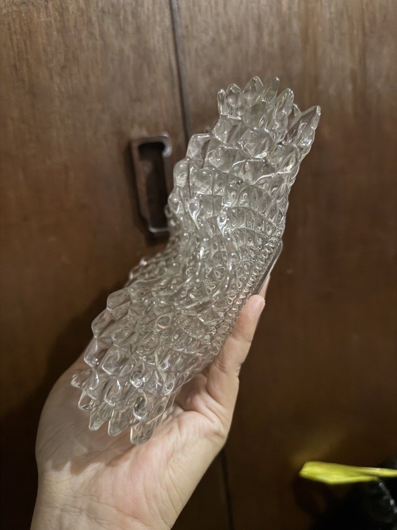 3pcs Diamond Pattern Clear Glass Bowl (Category: Vases & Decorative Bowls) located in Quezon City. Submitted by ae.thina (Listing ID 1469018074, Image 3). Description: Take all for 500 200 if per piece - Type: Clear heavy pressed glass bowl - Design: Square shape with a pointed scalloped rim, textured diamond pattern, and sunburst star center - Use: Perfect for serving snacks or as a coffee table decor piece - Shipping: Packed securely for safe d