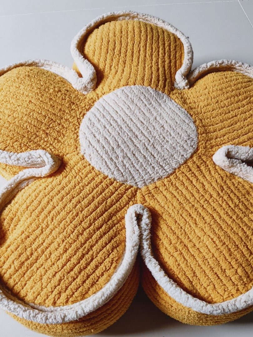 50×50 Big Flower Cushion (Category: Cushions & Throws) located in Mandaluyong City. Submitted by route1900 (Listing ID 1468953865, Image 3). Description: 📍Unused. No issues. No stains. Brand new 📍Tag says 40x40 but it's actually 50x50cm 📍So nice in actual. 💛 📍RFS: Moving out soon. Replacing some furniture. It needs to go. 😌.