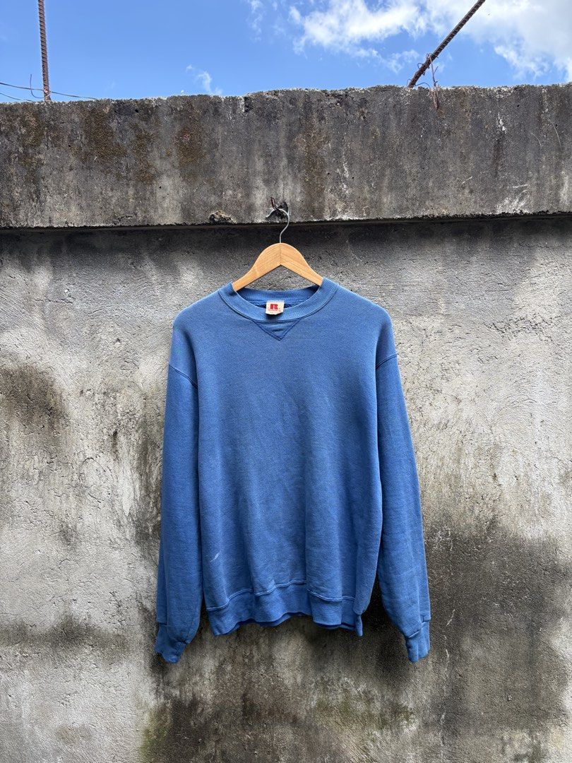 80s Russell Athletics Sweater (Category: Coats, Jackets and Outerwear) located in Cabiao. Submitted by thelifeofgelo (Listing ID 1468956517, Image 1). Description: 80s Russell Athletics Sweater Size: Large Width: 22 Length: 28 Issue: White stains Condition: Very good Price: 650 + shipping fee.