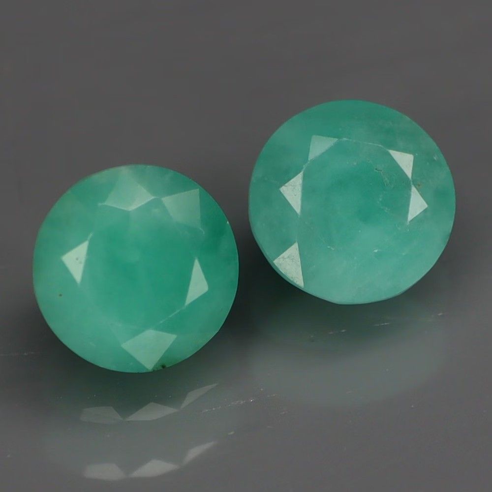 💯 Natural EMERALD loose (2pcs) (Category: Precious Stones) located in Kawit. Submitted by authentic_gemstones_byalton (Listing ID 1469089599, Image 1). Description: AVAILABLE ❗ 2-PIECES NATURAL COLOMBIAN EMERALD -2.65 carats (for both) -7.0 (mm) dimension -Oval faceted cut -Oil -100% brand new item -Colombia (origin) #emerald.