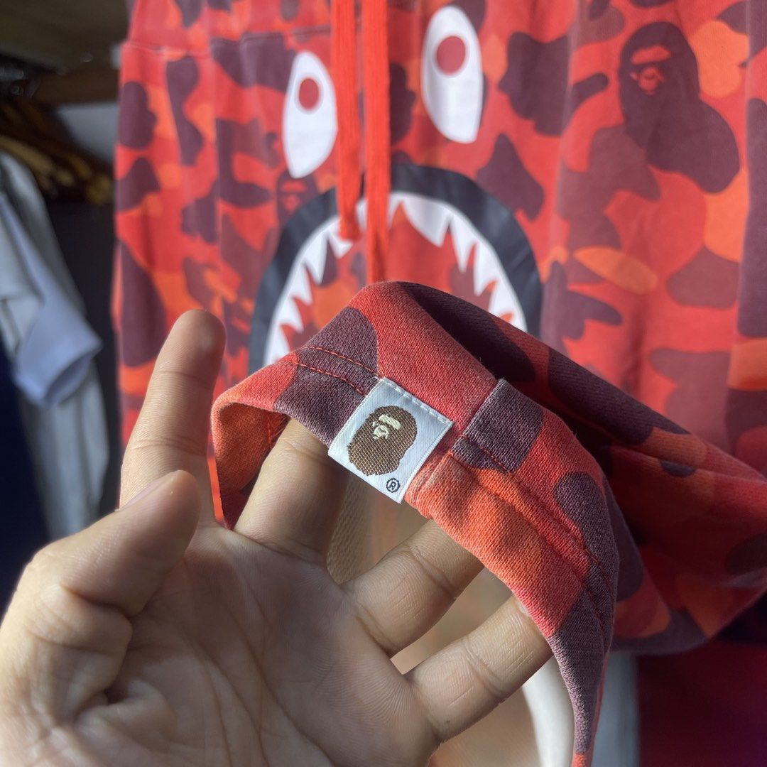 A BATHING APE (Category: Shorts) located in Pasay City. Submitted by jam.tr1ft (Listing ID 1469097361, Image 3). Description: 32-38 x 22 L - XL.