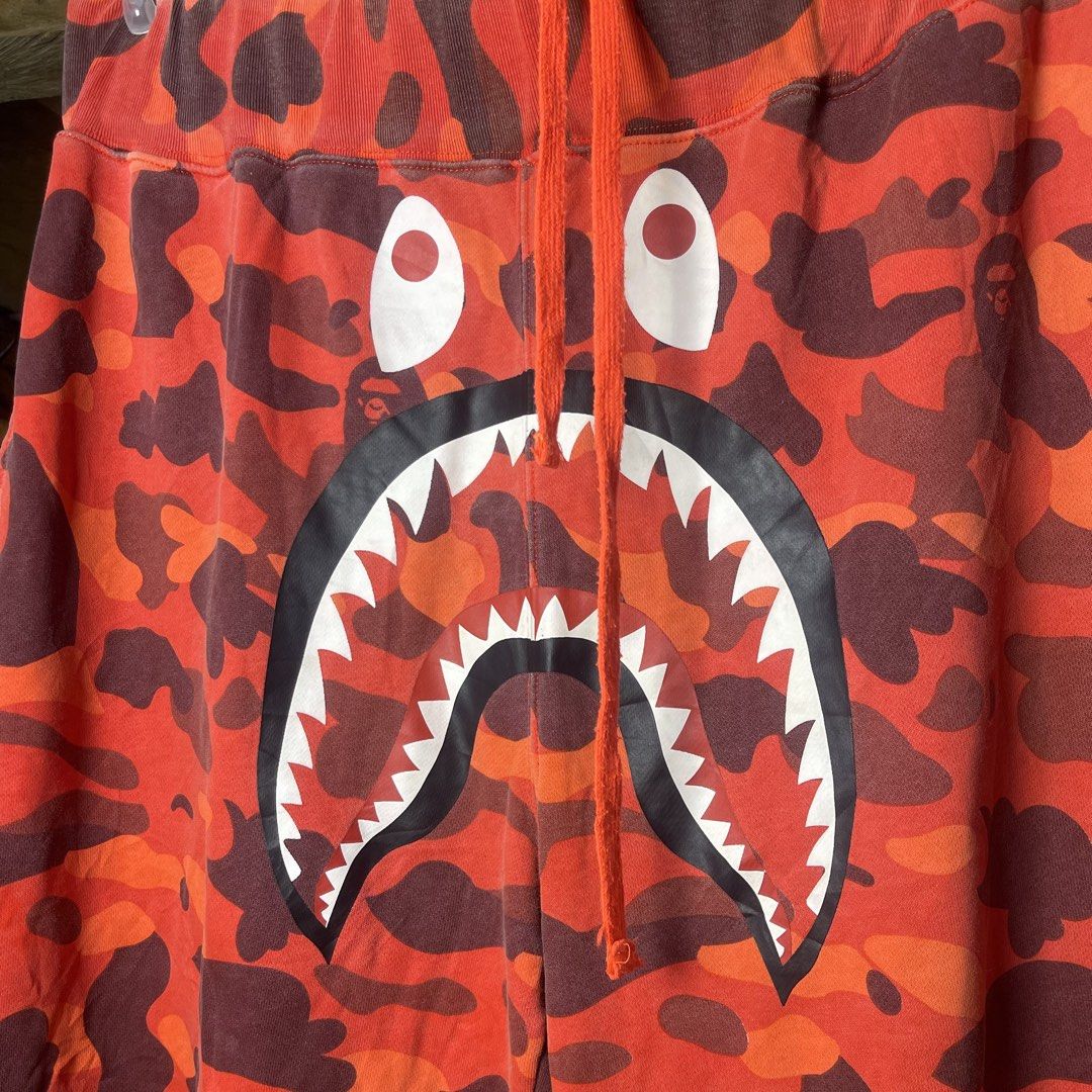 A BATHING APE (Category: Shorts) located in Pasay City. Submitted by jam.tr1ft (Listing ID 1469097361, Image 2). Description: 32-38 x 22 L - XL.