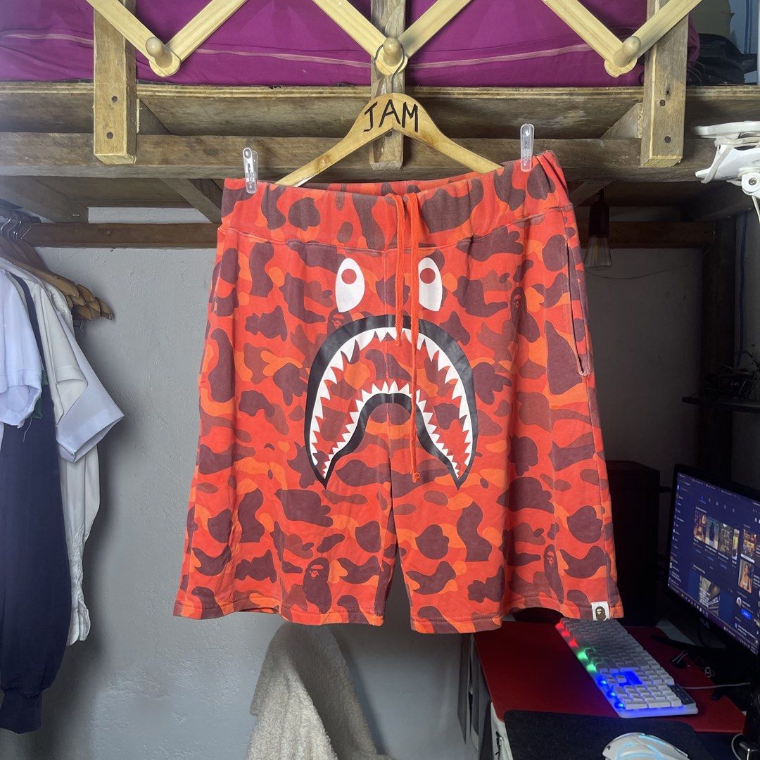 A BATHING APE (Category: Shorts) located in Pasay City. Submitted by jam.tr1ft (Listing ID 1469097361, Image 1). Description: 32-38 x 22 L - XL.