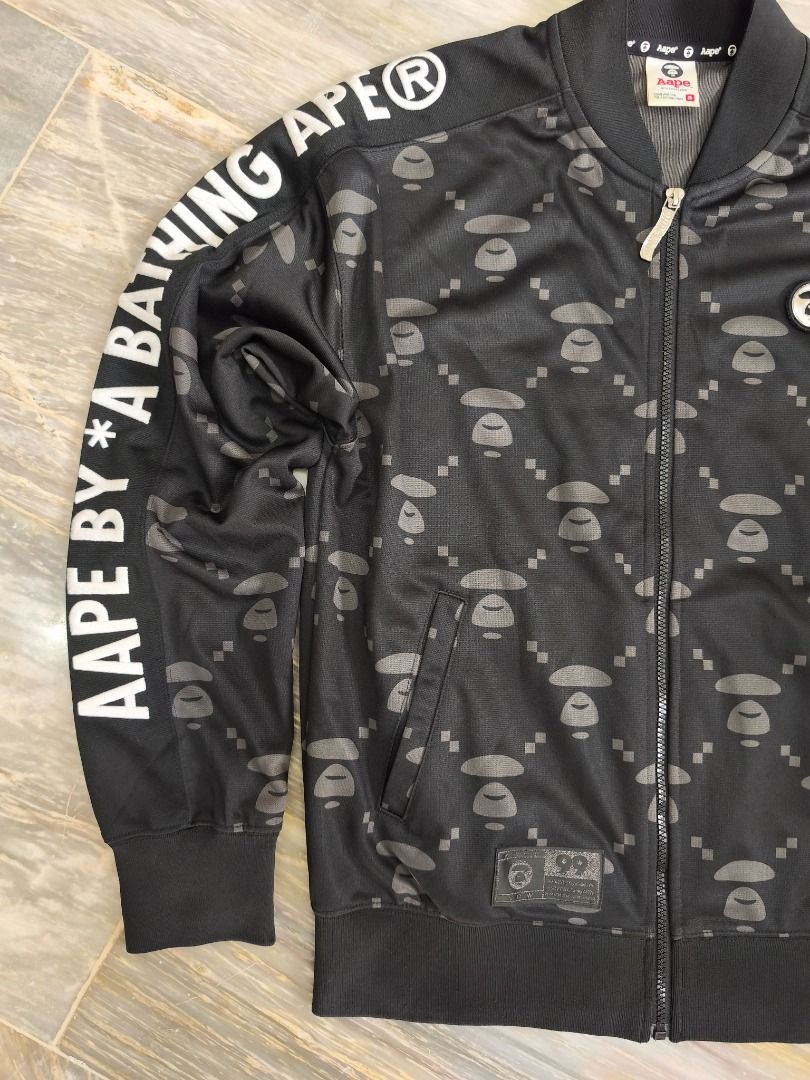 AAPE MONOGRAM ZIP JACKET (BAPE) (Category: Coats, Jackets and Outerwear) located in Lucena. Submitted by 0174.archive (Listing ID 1468948755, Image 2). Description: very good used condition no flaws Actual Measurements (inches) Chest (pit to pit): 22 Length: 27 Shoulder: Sleeve: Message before buying. Items are pre-loved / second hand used. Manage your expectations. Buy with confidence. No return no exchange..