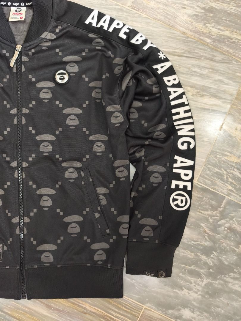 AAPE MONOGRAM ZIP JACKET (BAPE) (Category: Coats, Jackets and Outerwear) located in Lucena. Submitted by 0174.archive (Listing ID 1468948755, Image 3). Description: very good used condition no flaws Actual Measurements (inches) Chest (pit to pit): 22 Length: 27 Shoulder: Sleeve: Message before buying. Items are pre-loved / second hand used. Manage your expectations. Buy with confidence. No return no exchange..