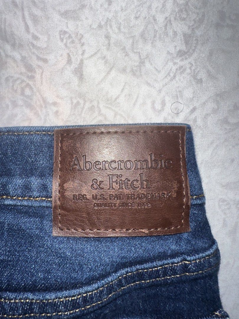 Abercrombie & Fitch 90s Slim Taper (Category: Jeans) located in Antipolo. Submitted by jordeee (Listing ID 1469008936, Image 3). Description: - Size: 30" Waist / 32" Length - no issues .