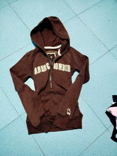 (Category: ) located in . Submitted by secondhand_thrift (Listing ID 1469135479, Image 1). Description: .