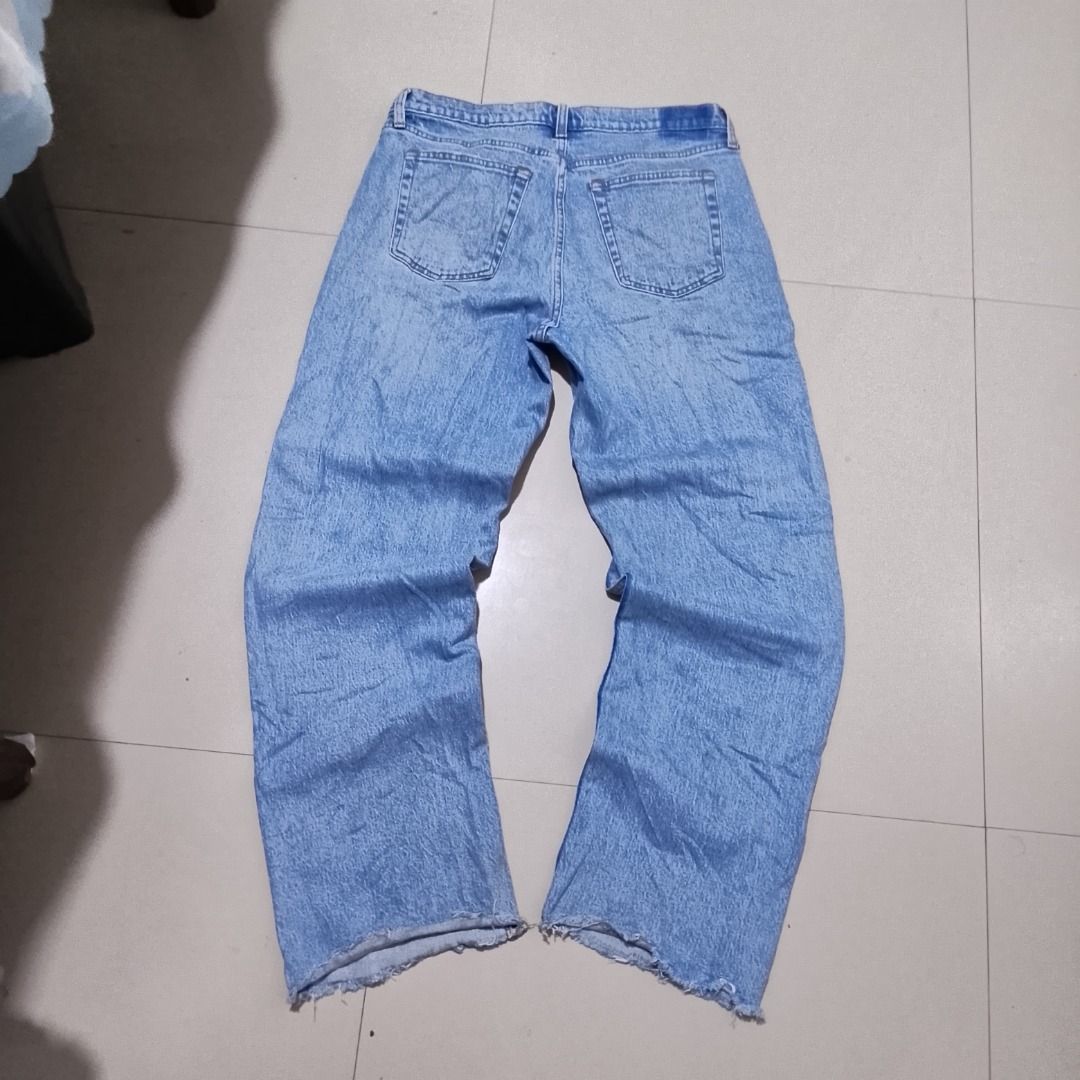 Abercrombie Baggy Denim Pants (Category: Activewear) located in New Washington. Submitted by kodak_ice (Listing ID 1468981805, Image 2). Description: Dimes: 32x42 Leg open 10 Excellent Condi No issue.