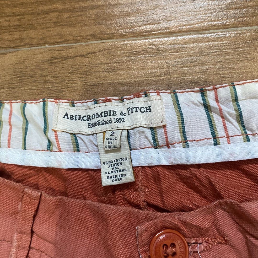 Abercrombie micro short (Category: Shorts) located in Paete. Submitted by fat.archives (Listing ID 1469089921, Image 3). Description: Dimes Waist 28/29 Length 9 +sf.