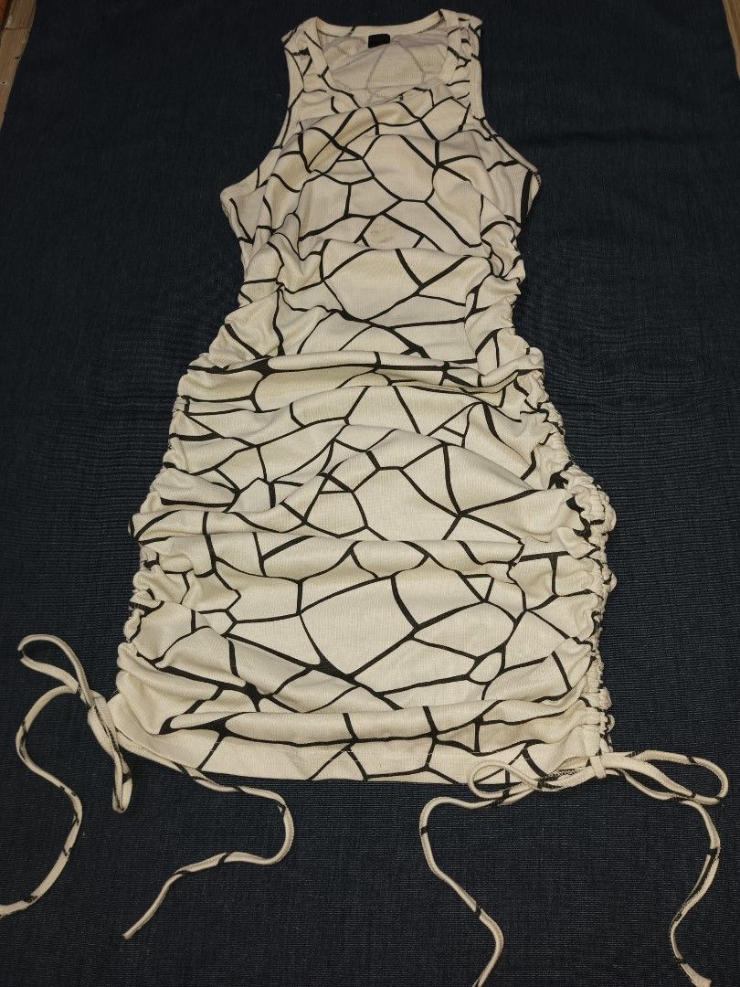 Abstract Bodycon Dress (Category: Dresses) located in Caloocan City. Submitted by justleanne (Listing ID 1468957490, Image 2). Description: SIZE S - ( 11X29) dimes ‎USED BUT NOT ABUSE ‎RFS : NEED FUNDS ISSUE: SMALL STAIN (WASHABLE) ‎.