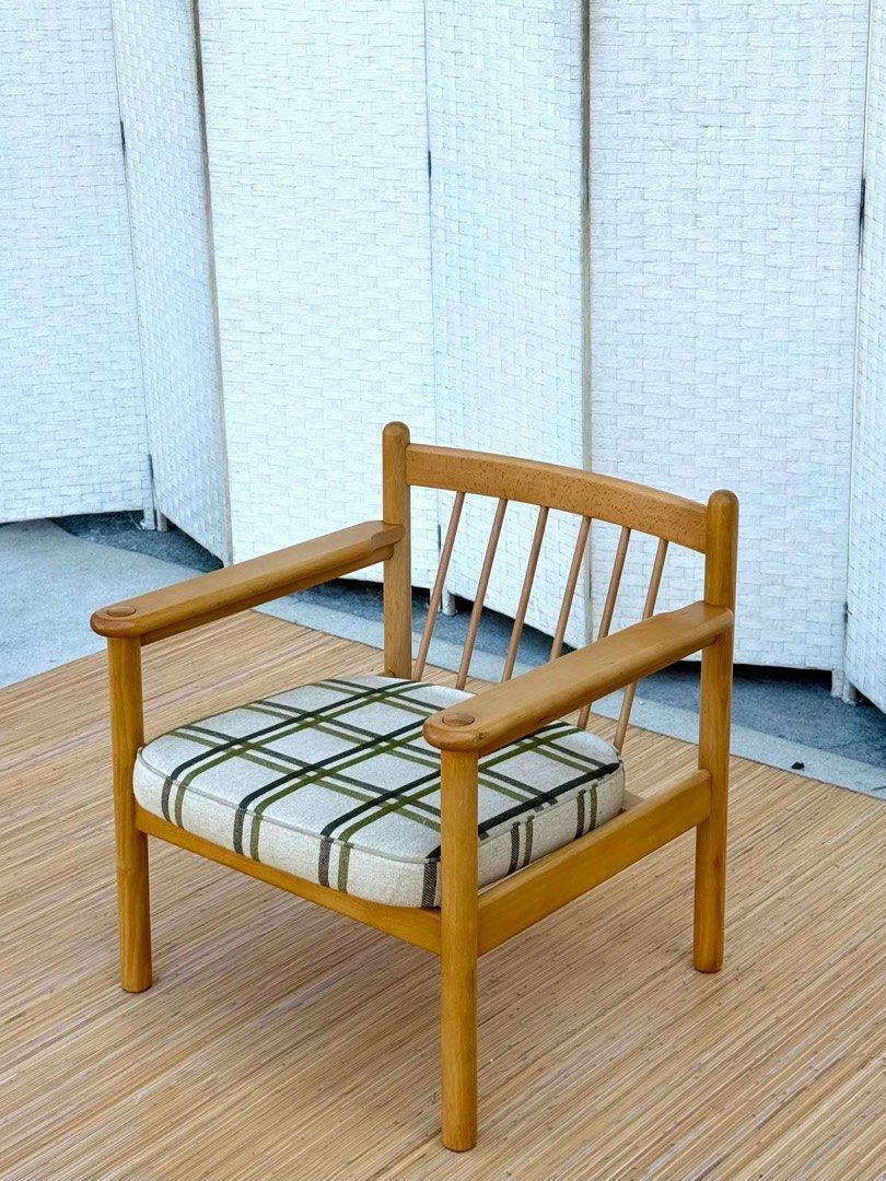 Accent Chair "KARIMOKU" (Category: Chairs) located in Manila. Submitted by elliefurnies31 (Listing ID 1469131534, Image 2). Description: JAPAN SURPLUS KARIMOKU ACCENT CHAIR IN GOOD CONDITION SIZE: 14H x 25L x 22W inches.