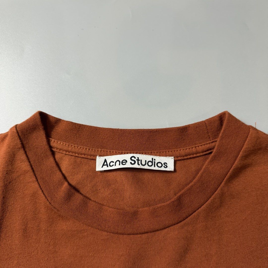Acne Studios Brown Circular Logo T-Shirt (Category: Shirts) located in Dagupan City. Submitted by dgp.plvg (Listing ID 1468954982, Image 3). Description: ACNE STUDI0S EDLUND CIRCLE EMBROIDERED LOGO TEE (DARK BROWN) Size: Small fits Large boxy Width: 24” Length: 28” Condition: good as new Issues: none. Mine: ₱3,000.
