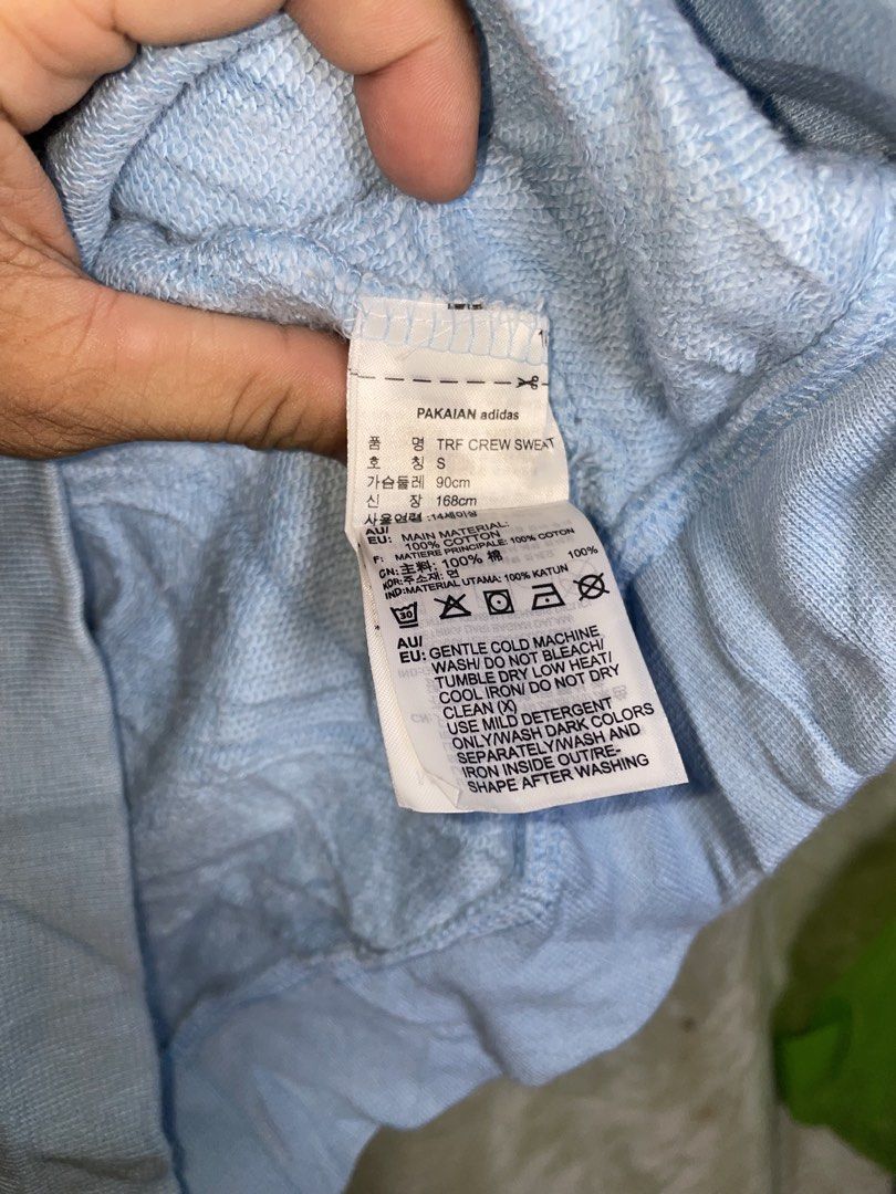 Adidas (Category: Coats, Jackets and Outerwear) located in Molave. Submitted by ikong_thrift07 (Listing ID 1469045134, Image 3). Description: .