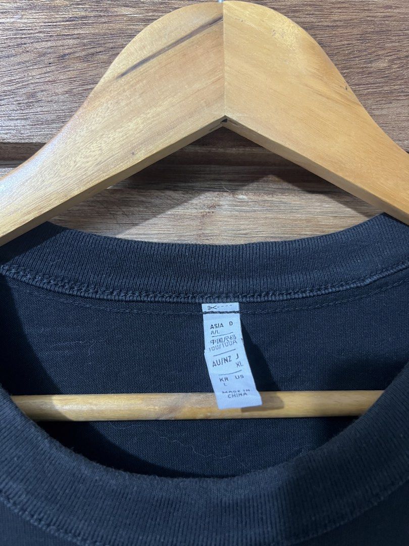 Adidas (Category: Tshirts & Polo Shirts ) located in Jaen. Submitted by 17thstreetclo.bymkdl (Listing ID 1469052964, Image 3). Description: Adidas with pocket in front 9/10 color rate No issue 23.5x29 dimensions .