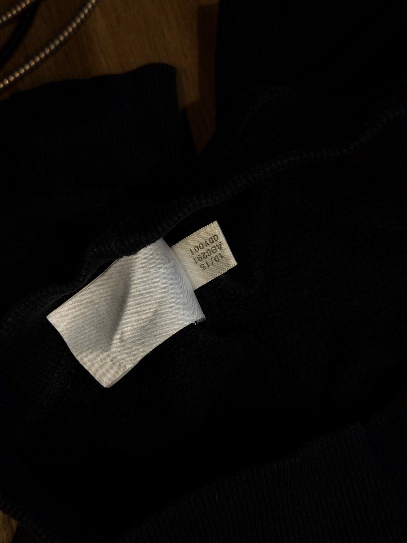 Adidas (Category: Coats, Jackets and Outerwear) located in Manila. Submitted by johnlee0212 (Listing ID 1469103078, Image 3). Description: 24x31 Color:8.7/10 Condition 9/10 Need wash.